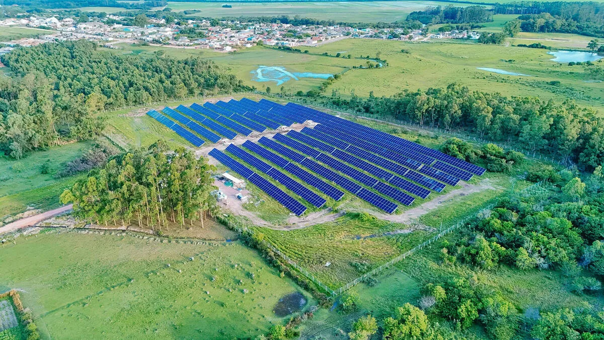Usina solar executada pela LUFT, vista aérea